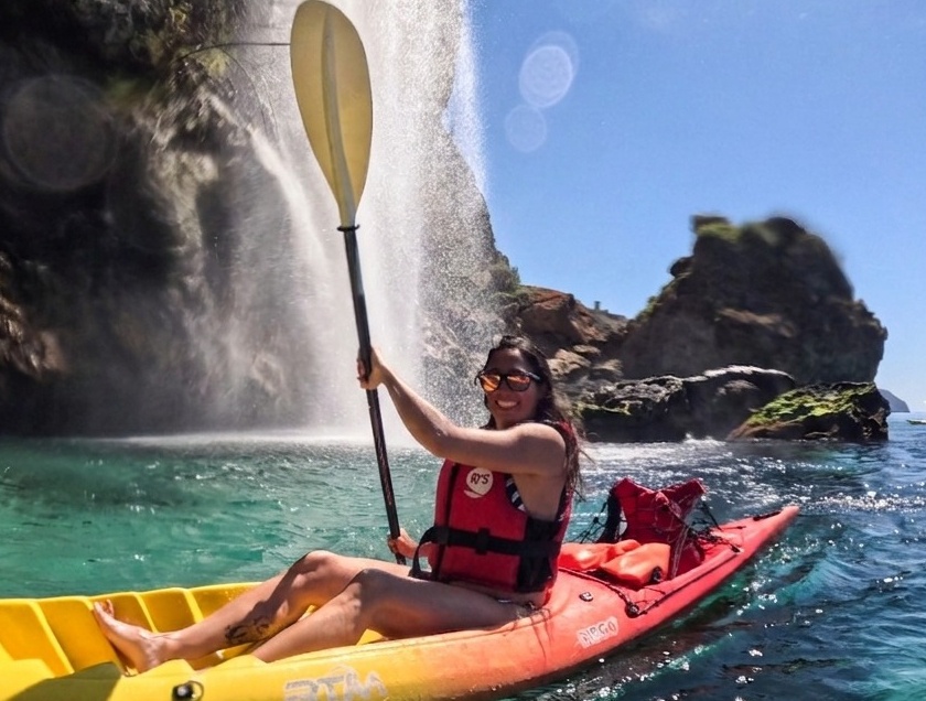 RUTA LIBRE EN KAYAK PARA VISITAR LA CASCADA DE MARO - SALIDA DESDE PLAYA DE MARO 2 H