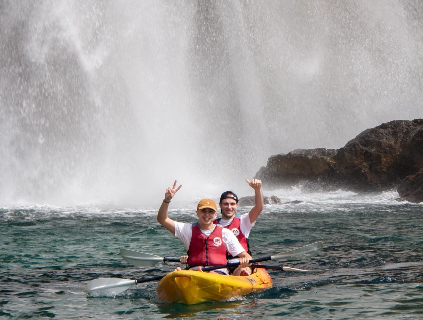 PLAYA MARO.  ALQUILER KAYAK 1 HORA  15 &euro; /PERSONA  Para VISITAR la Cascada de Maro. 